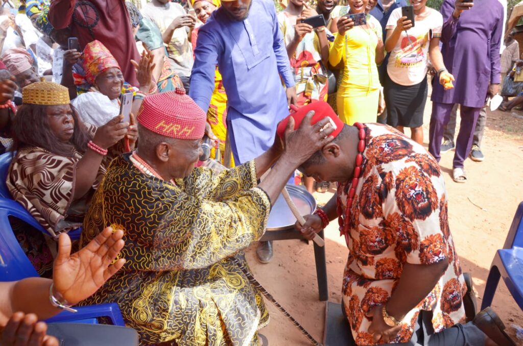 HRH Igwe S.I.Amah Confers on Maurice Emeka Akueme de Chieftaincy Title Oji Ûlô Eme Ôgô #Ojiuloemeogo